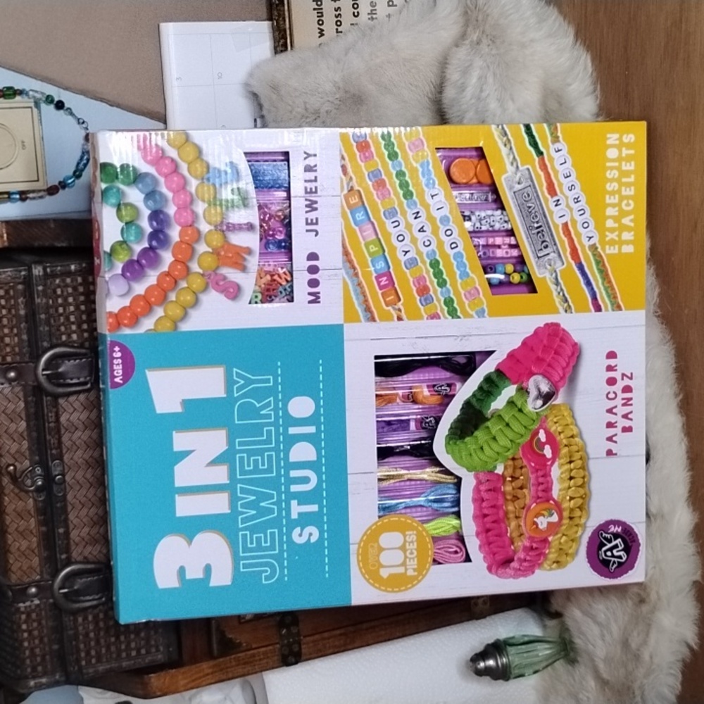 Paracord Bandz 3 in 1 Bracelet Making  Kit NWT